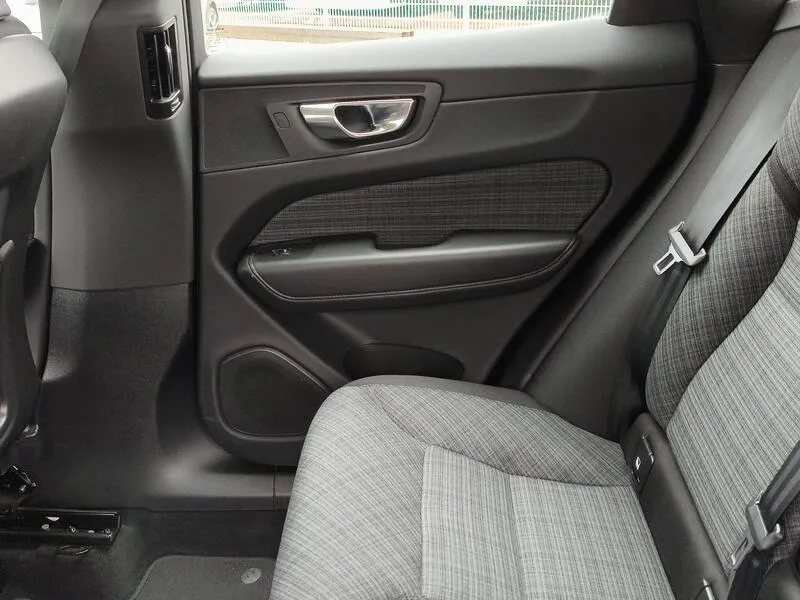 Volvo XC60 2.0 B4 D Core - foto 34