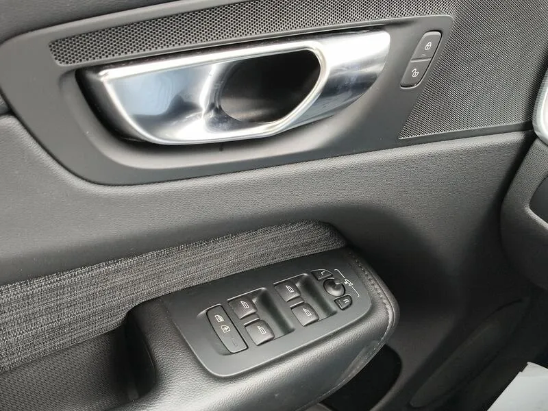 Volvo XC60 2.0 B4 D Core - foto 30