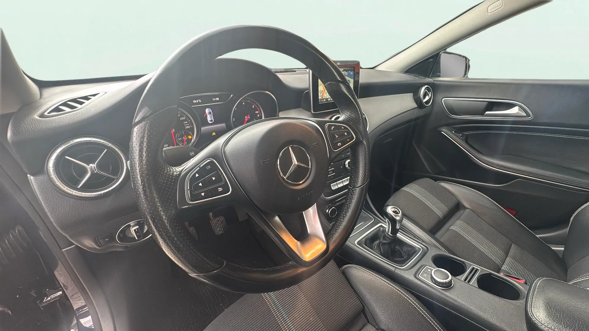 Mercedes-Benz CLA 200 d - foto 11