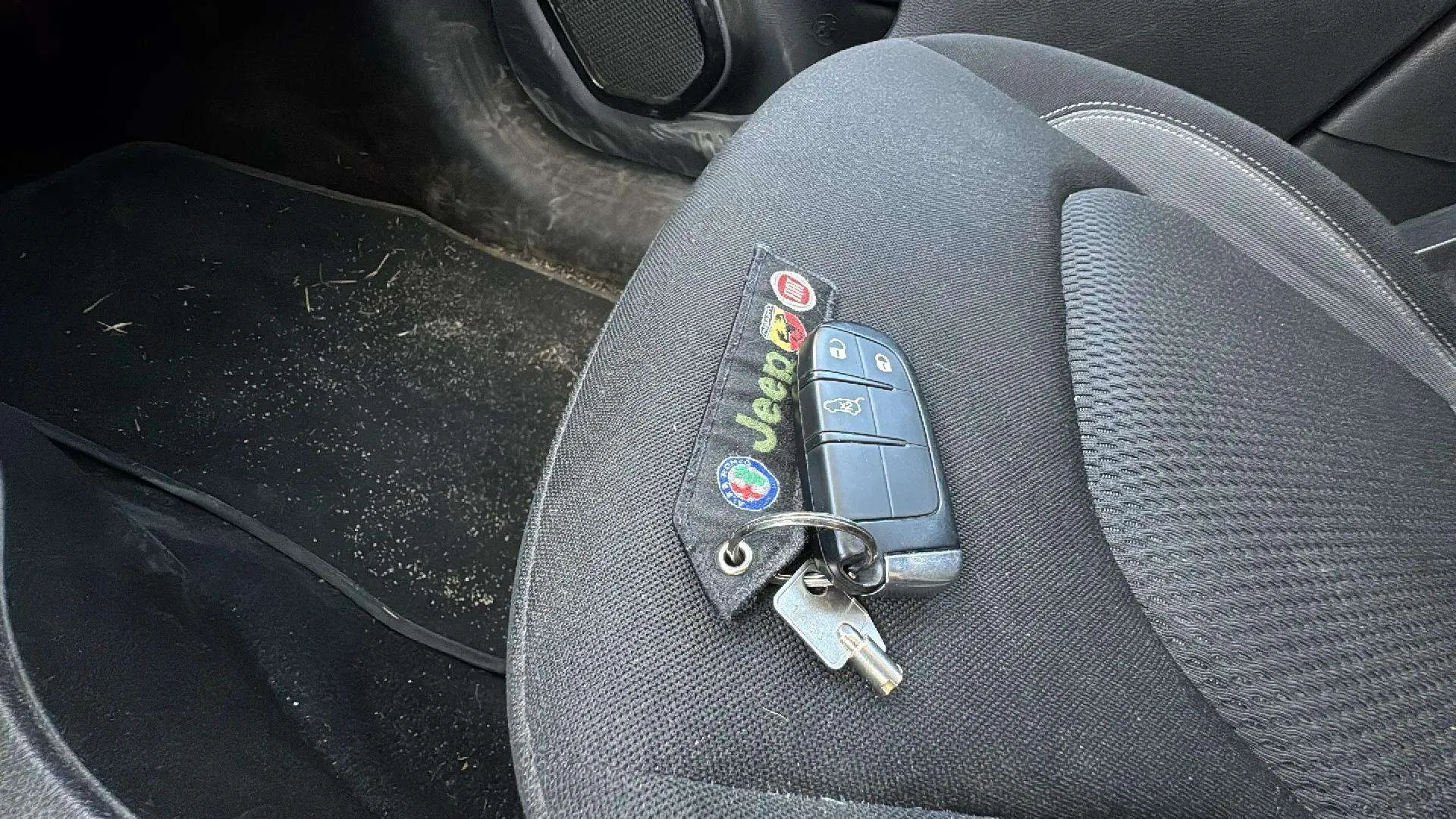 Jeep Renegade eHybrid 1.5 Limited ATX - foto 20