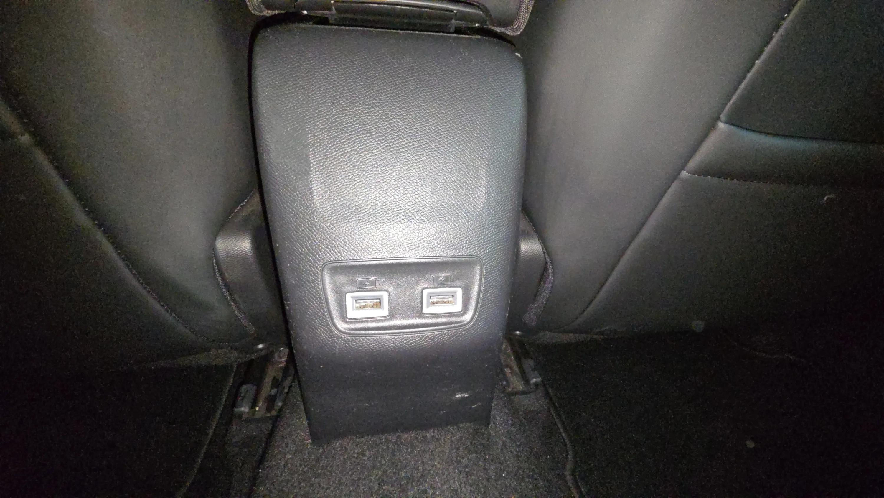 Peugeot 2008 Allure Pack PureTech 100 BVM6 - foto 22