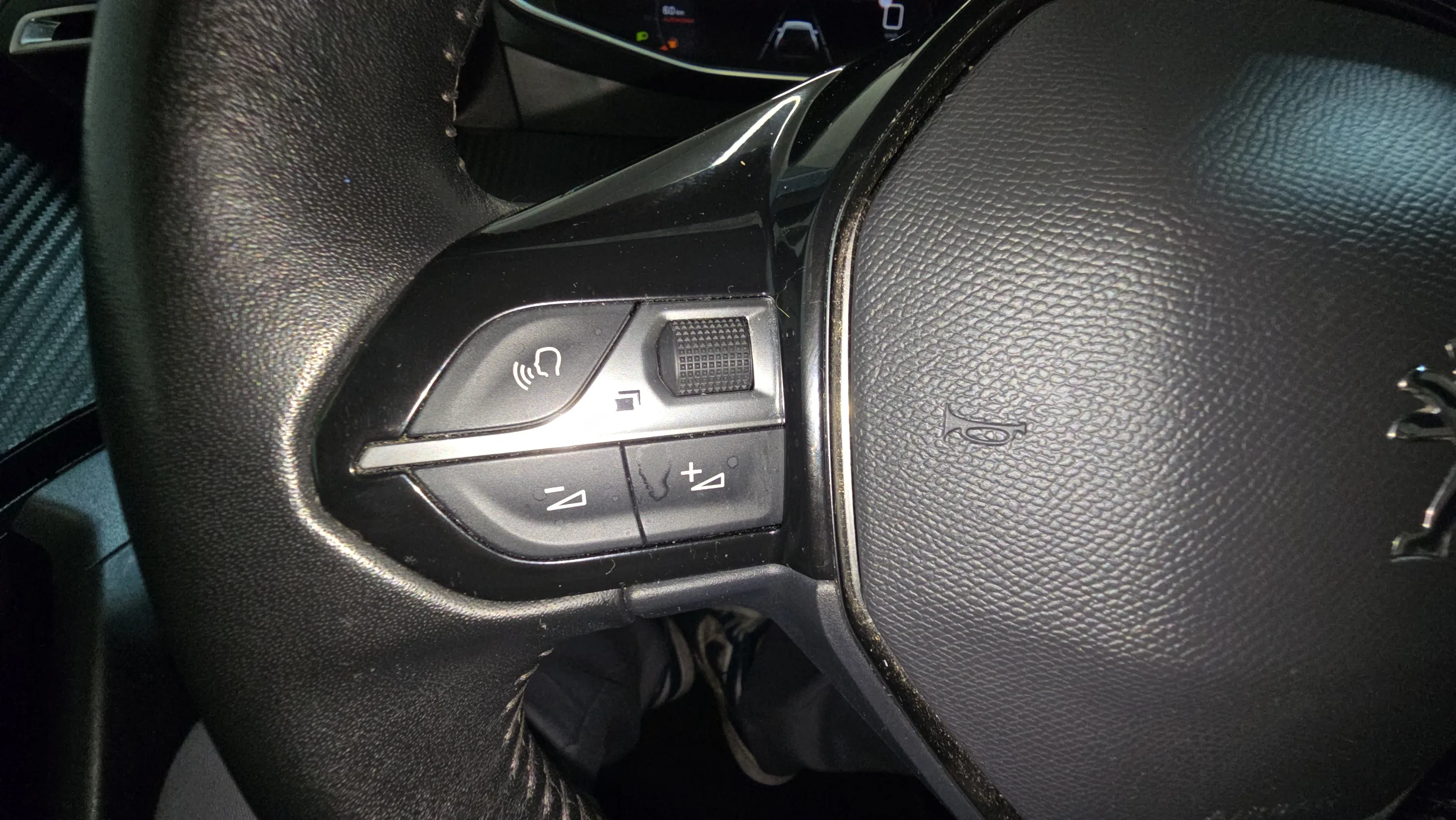 Peugeot 2008 Allure Pack PureTech 100 BVM6 - foto 13