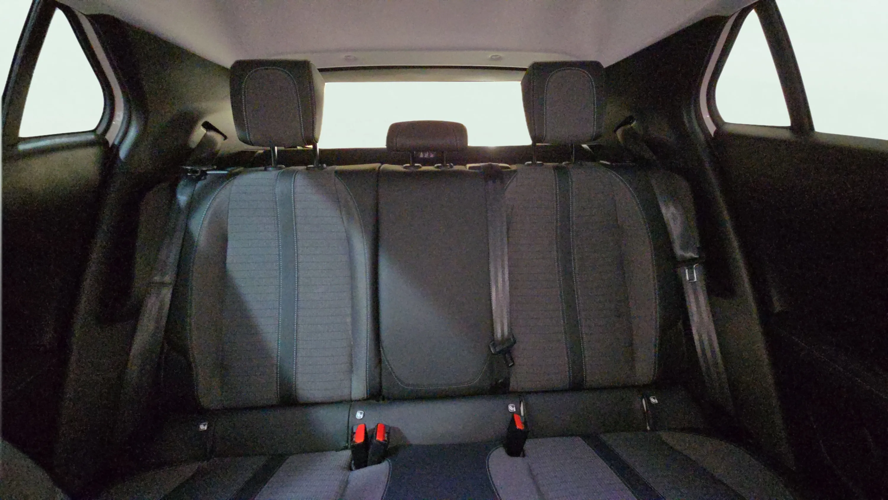 Peugeot 2008 Allure Pack PureTech 100 BVM6 - foto 21