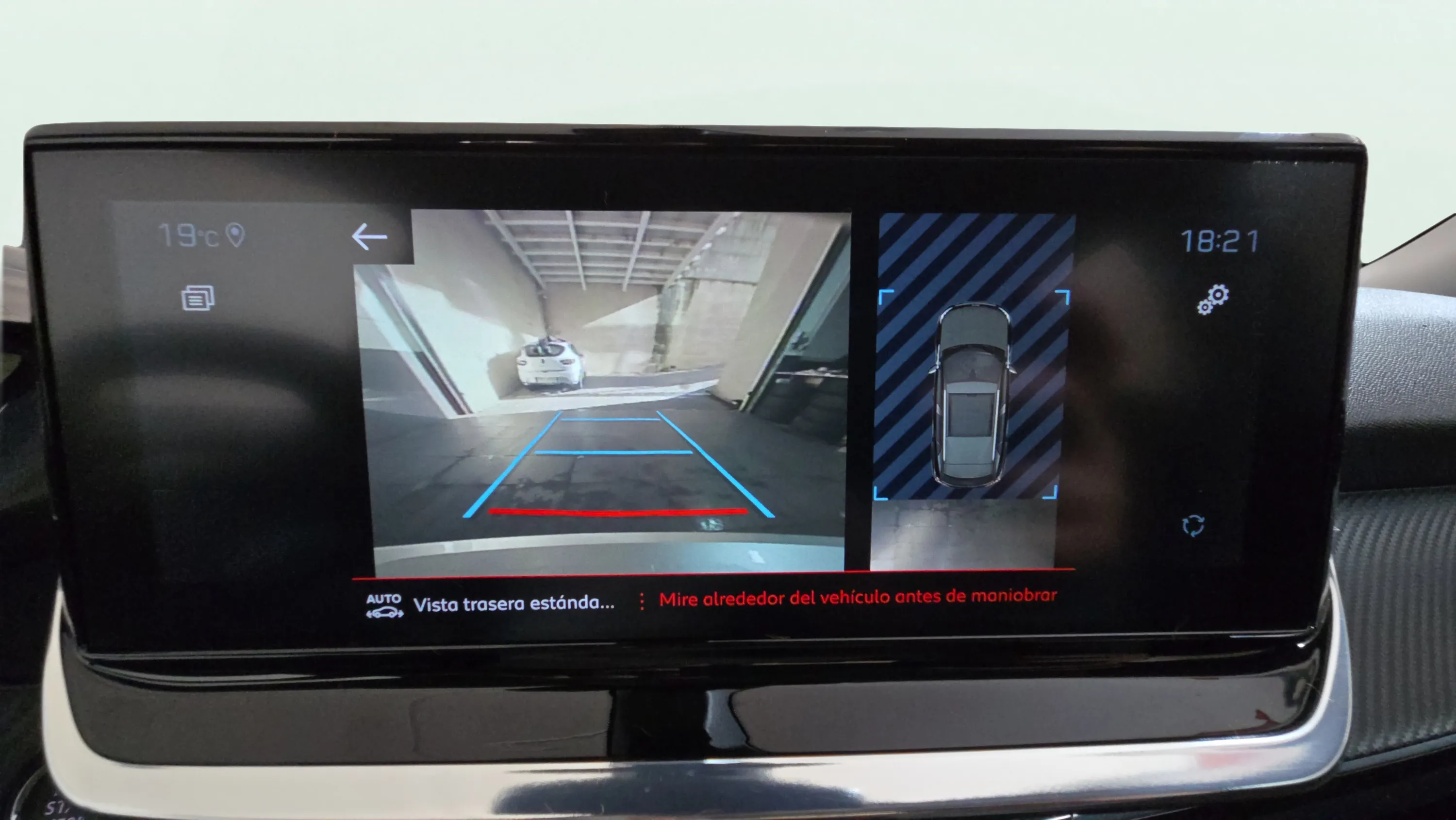 Peugeot 2008 Allure Pack PureTech 100 BVM6 - foto 16