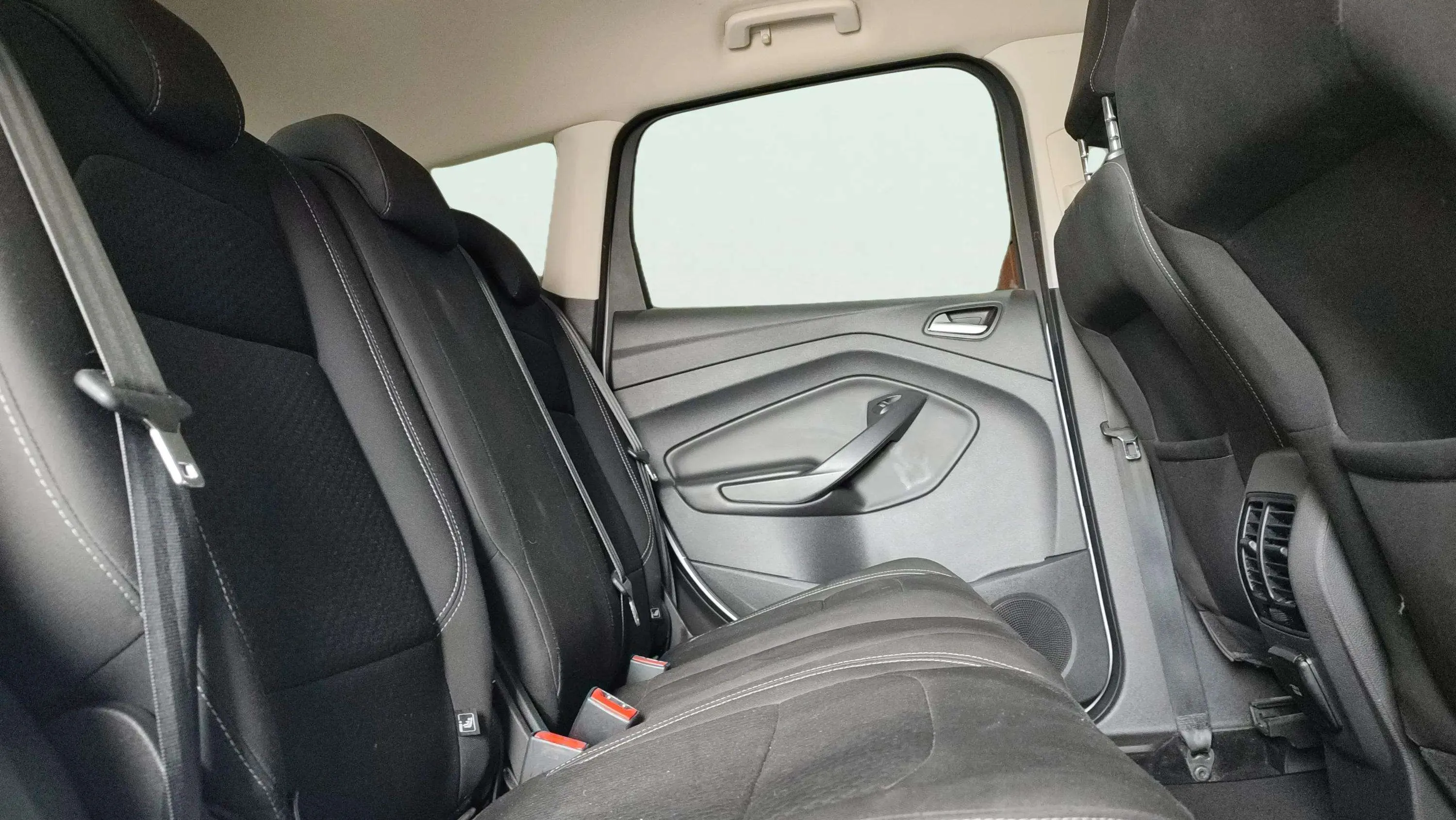 Ford Kuga 1.5 EcoBoost 4x2 Trend - foto 18
