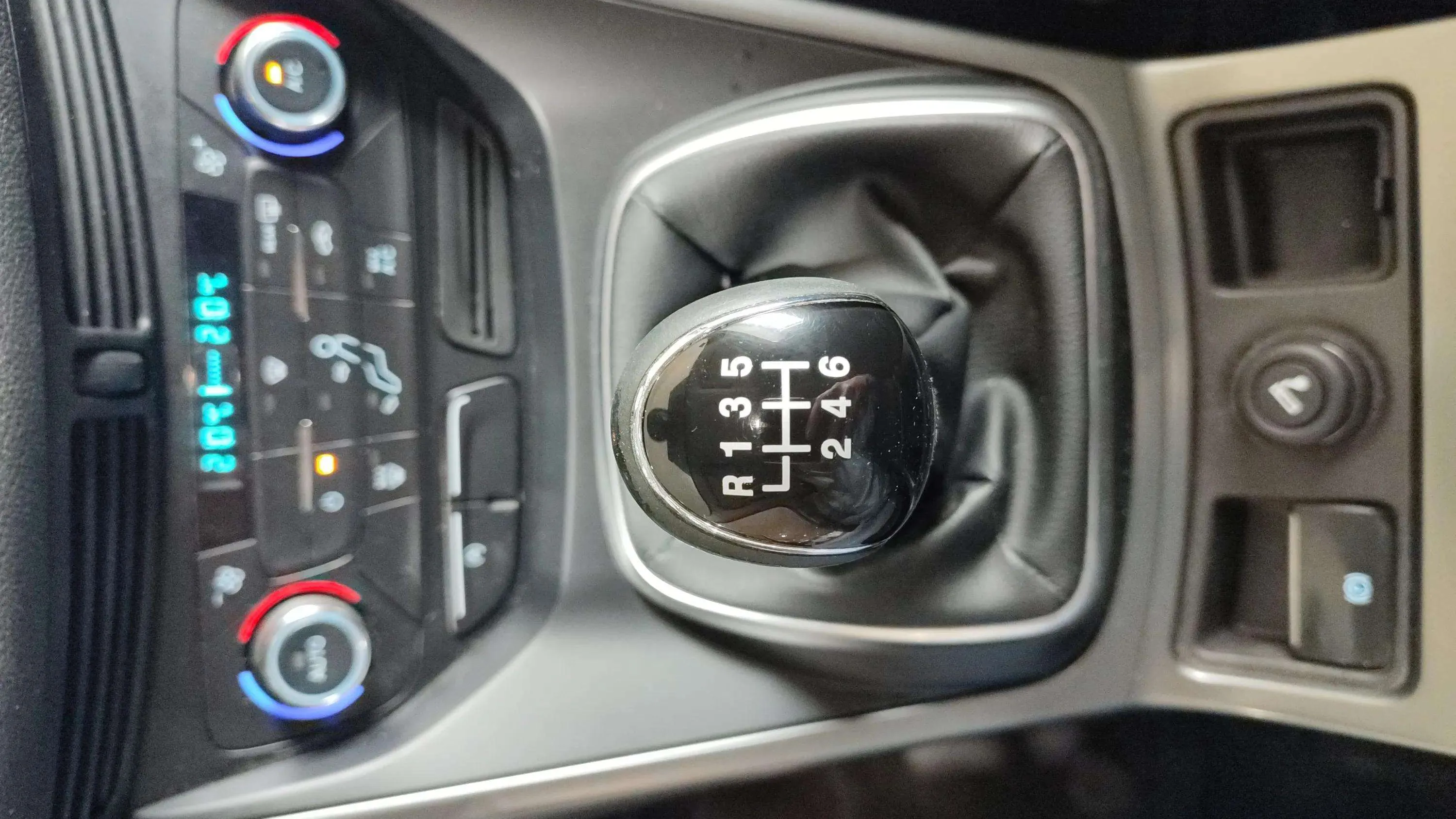 Ford Kuga 1.5 EcoBoost 4x2 Trend - foto 16