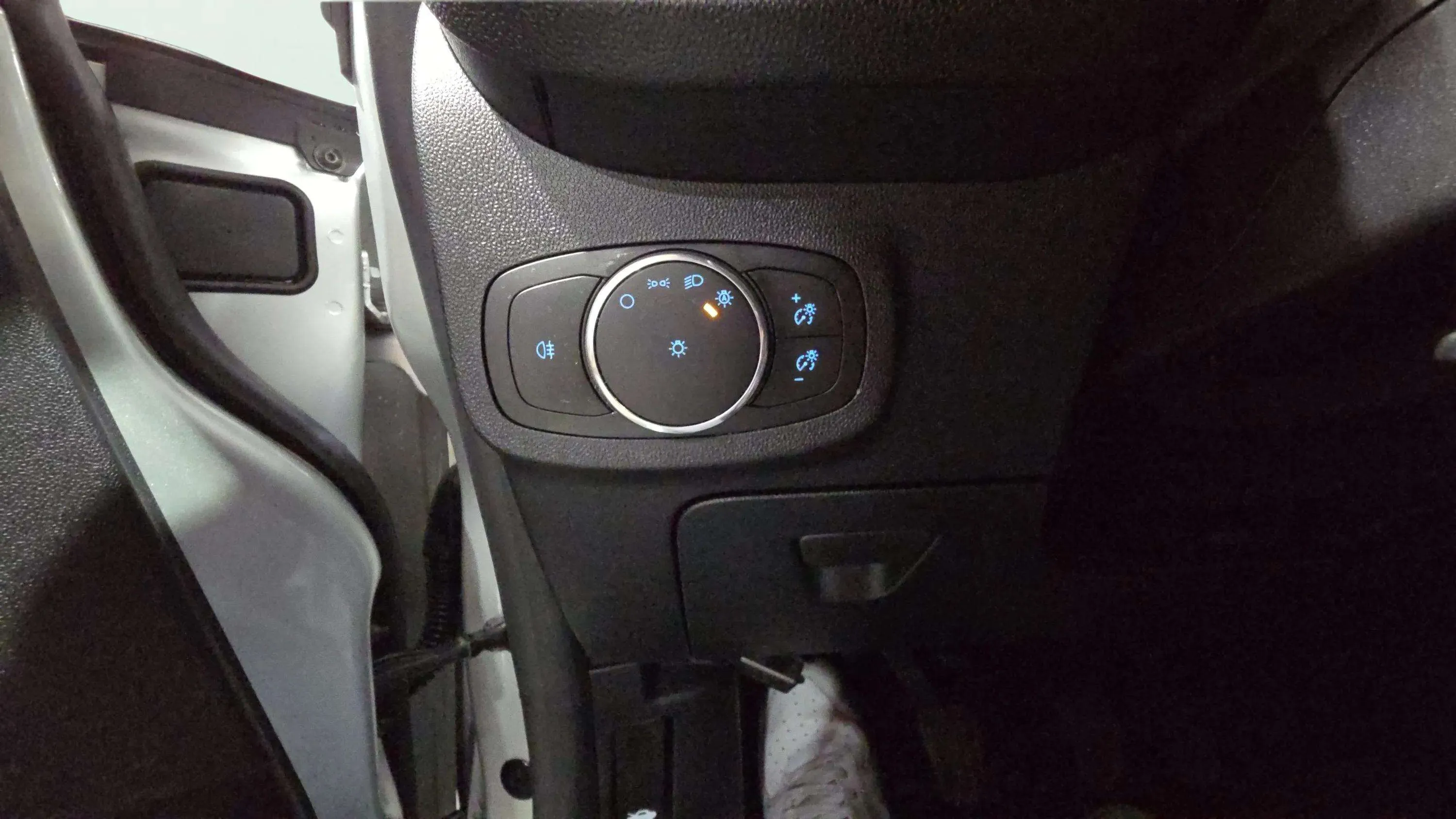 Ford Fiesta 1.0 EcoBoost MHEV ST-Line - foto 29