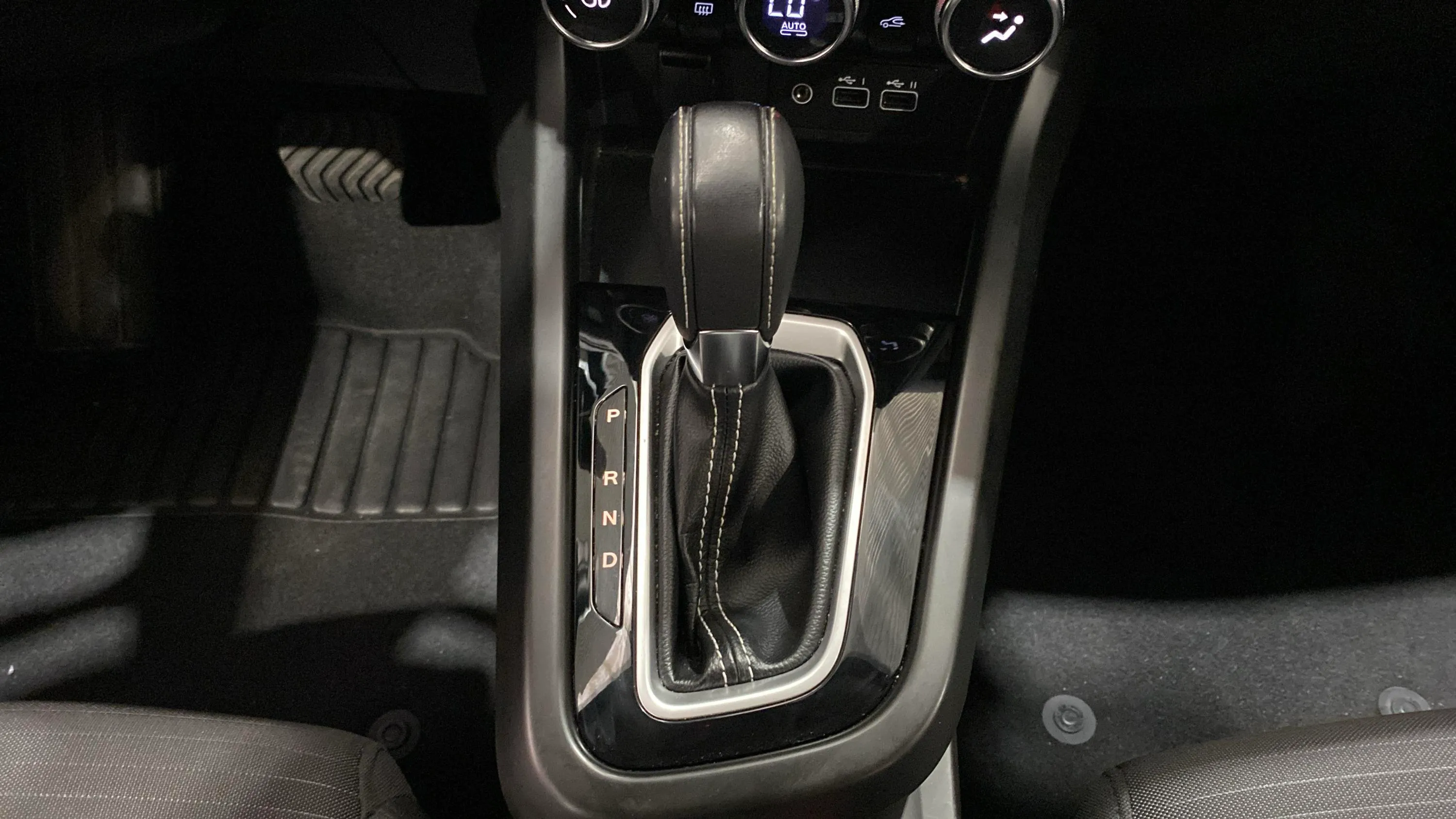 Renault Arkana Evolution TCe EDC mild hybr - foto 32