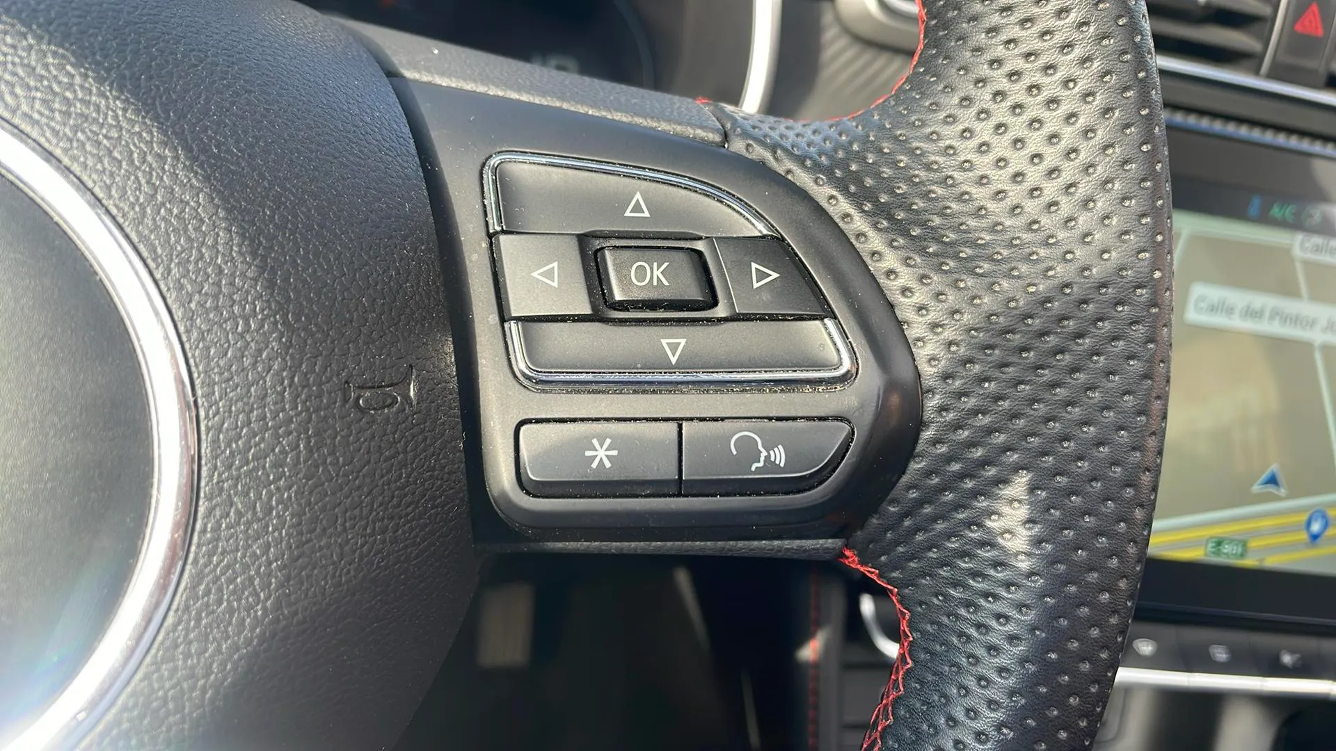 MG ZS 1.0T Luxury - foto 37