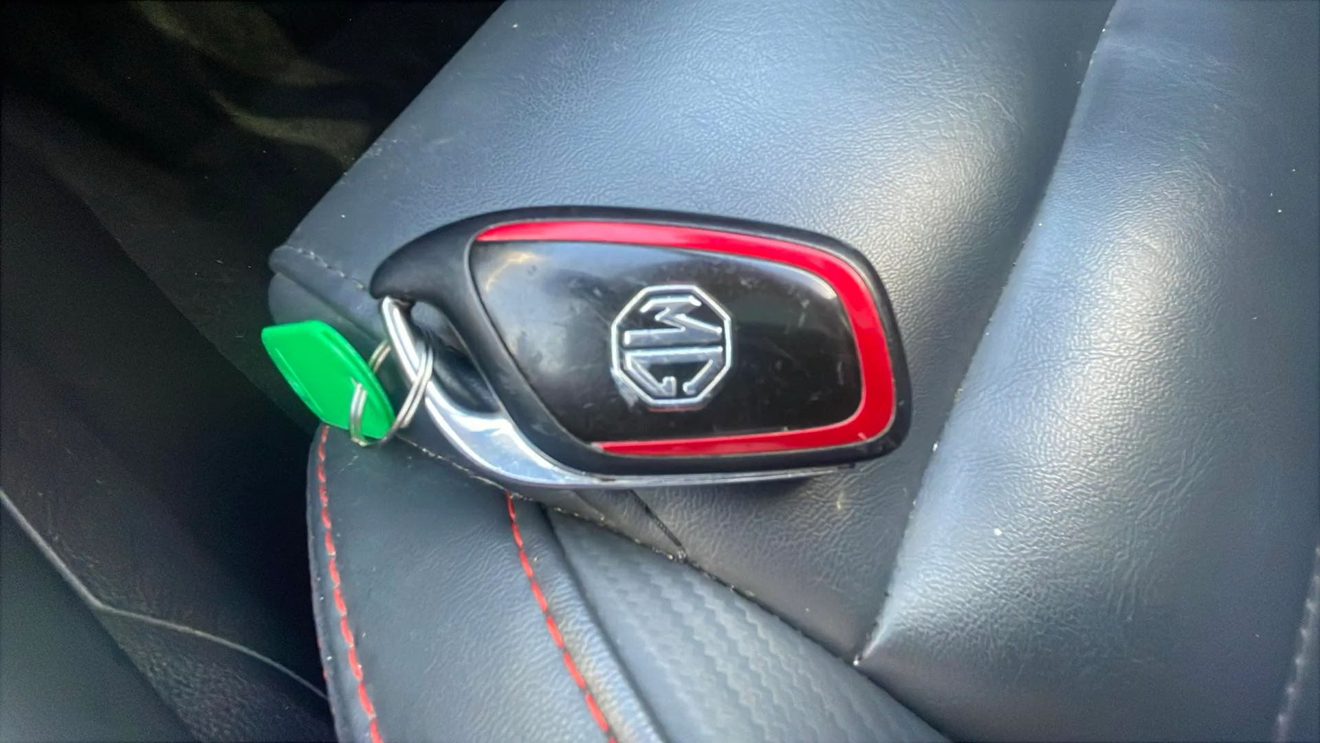 MG ZS 1.0T Luxury - foto 19