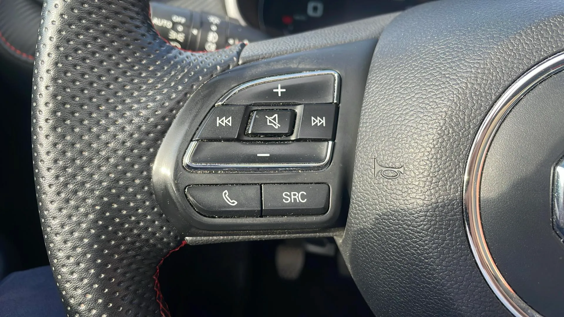 MG ZS 1.0T Luxury - foto 38