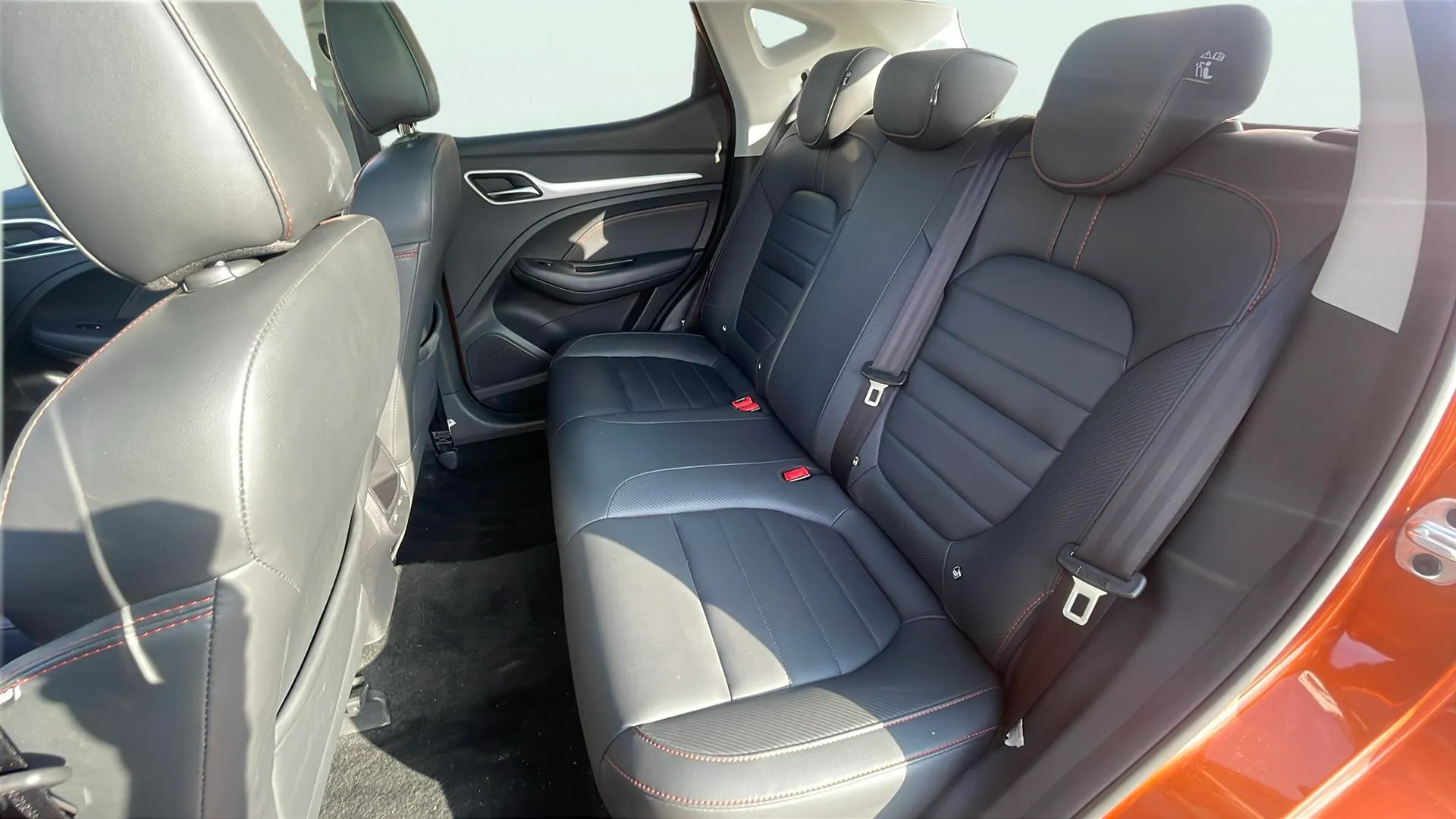 MG ZS 1.0T Luxury - foto 15