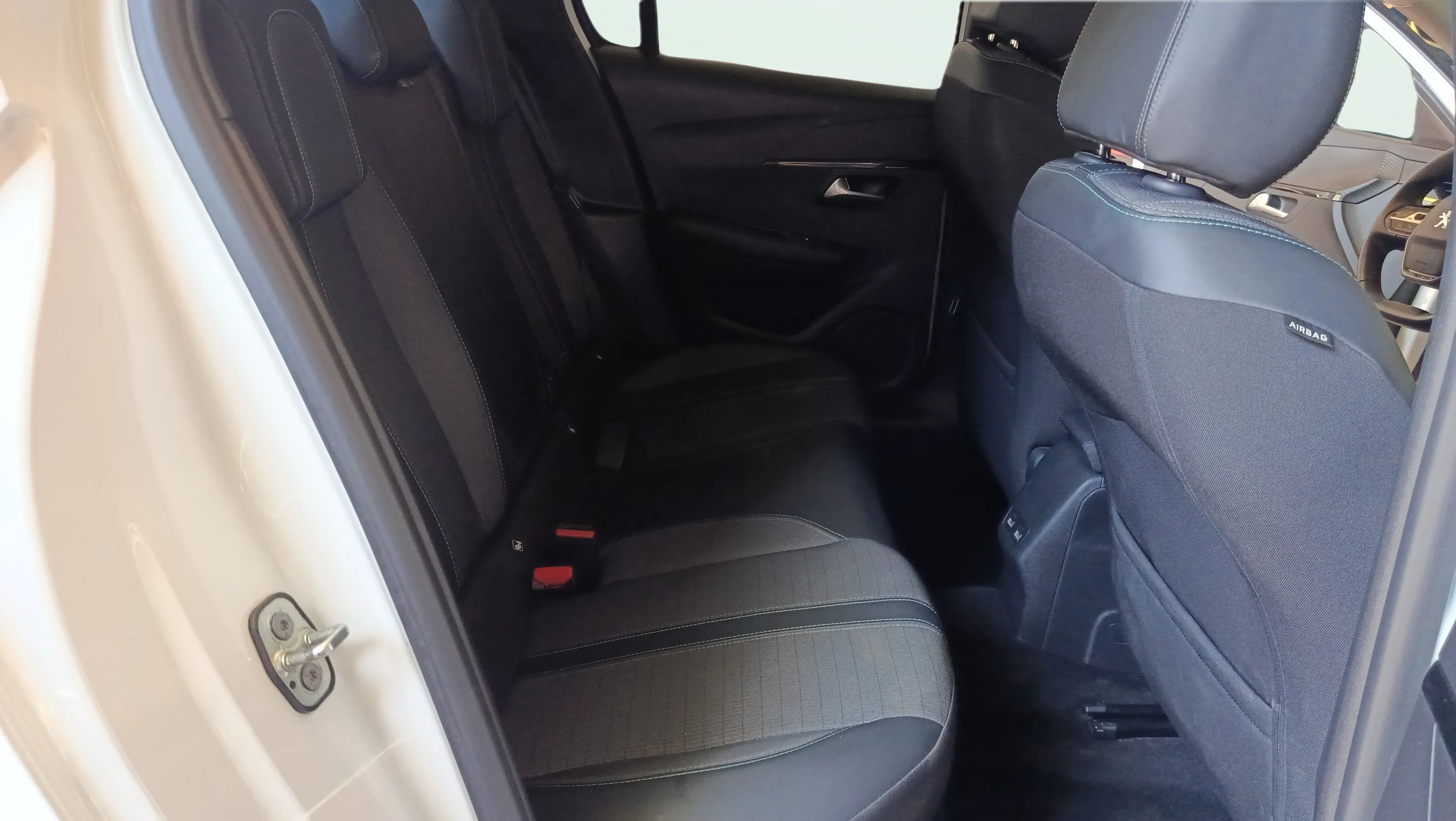 Peugeot 208 BlueHDi Allure Pack - foto 11
