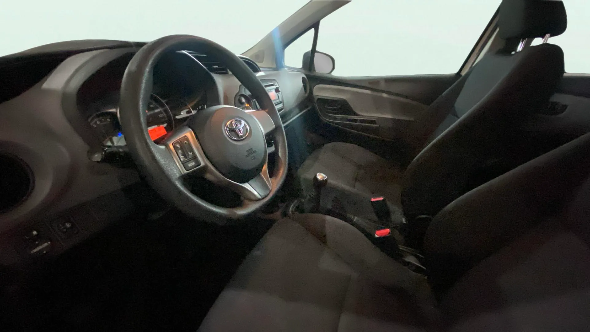Toyota Yaris 1.0 70 City - foto 14