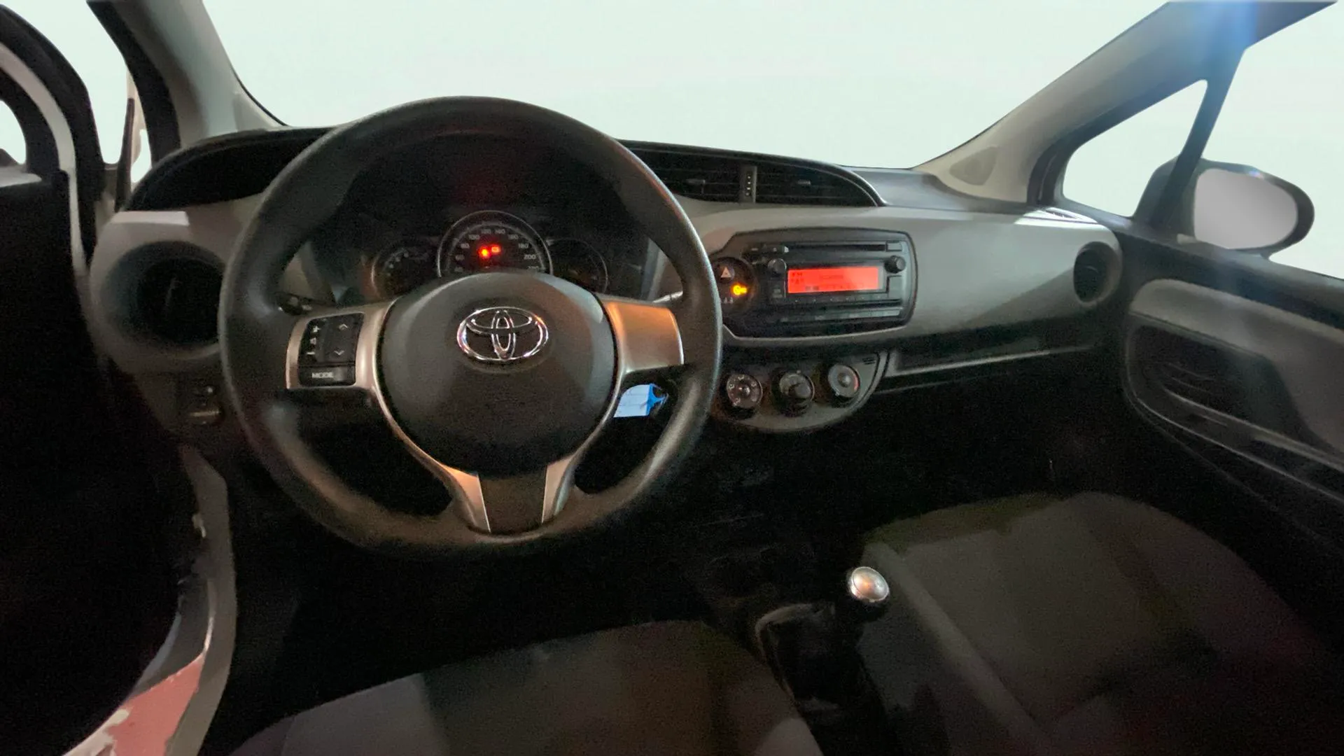 Toyota Yaris 1.0 70 City - foto 13