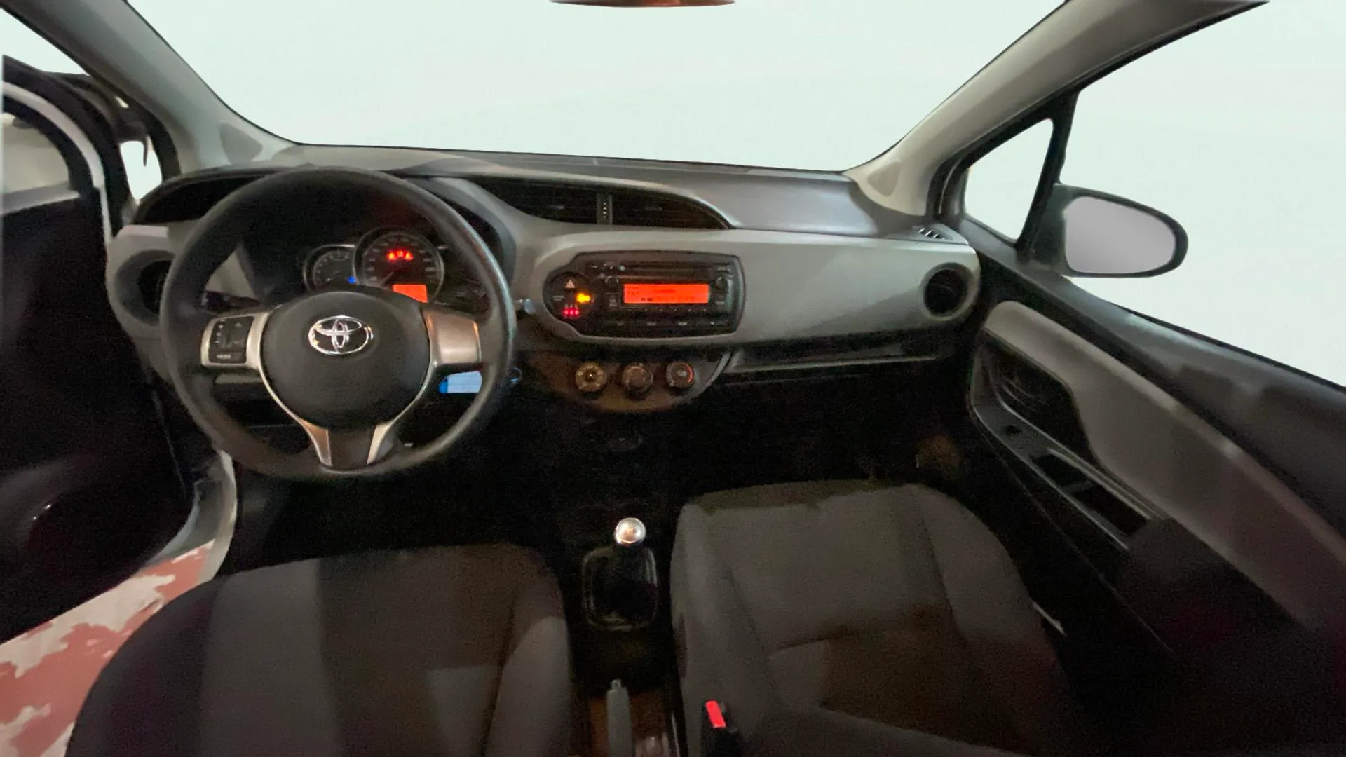 Toyota Yaris 1.0 70 City - foto 18