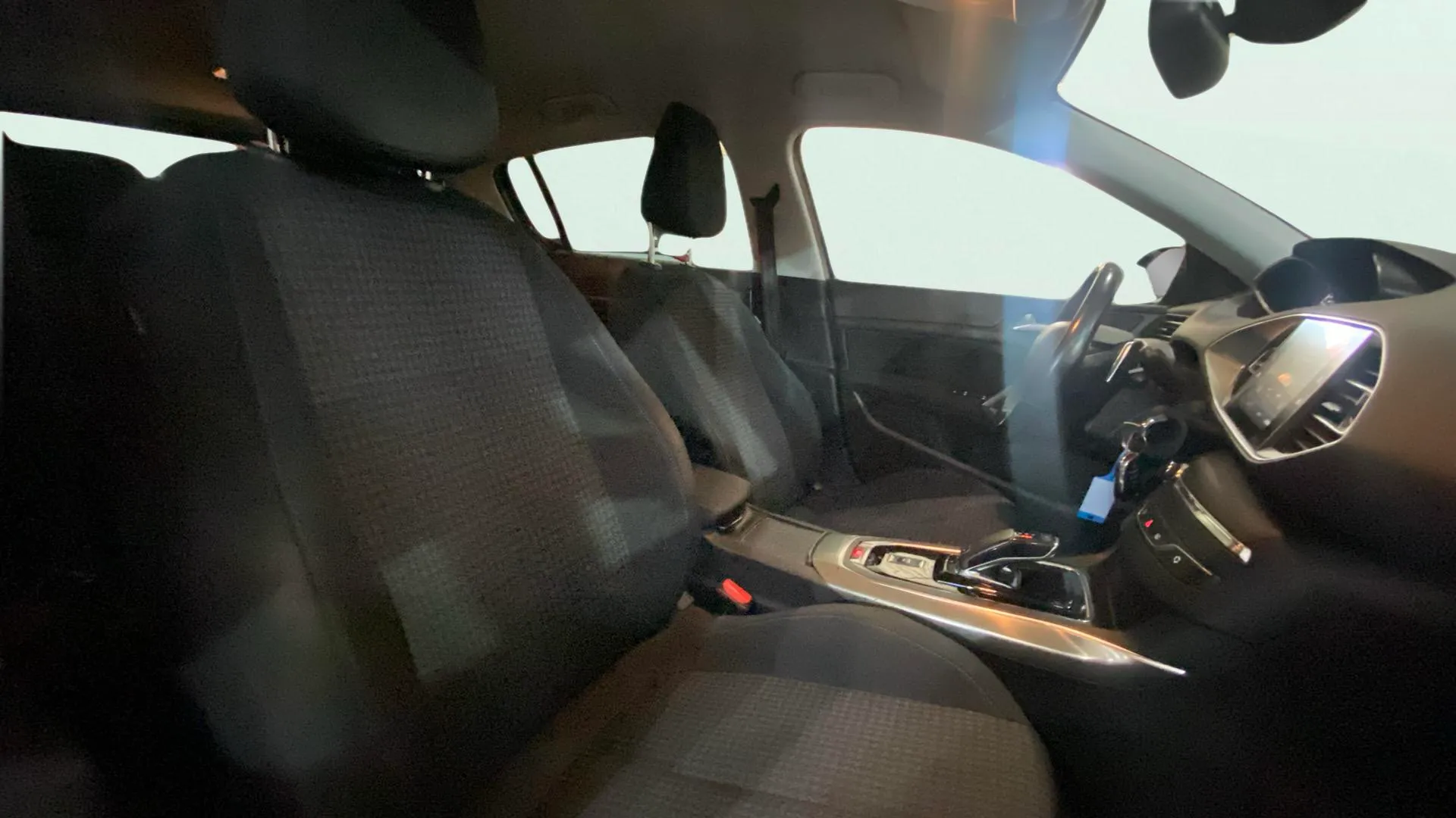 Peugeot 308 Allure 1.5 BlueHDi - foto 21