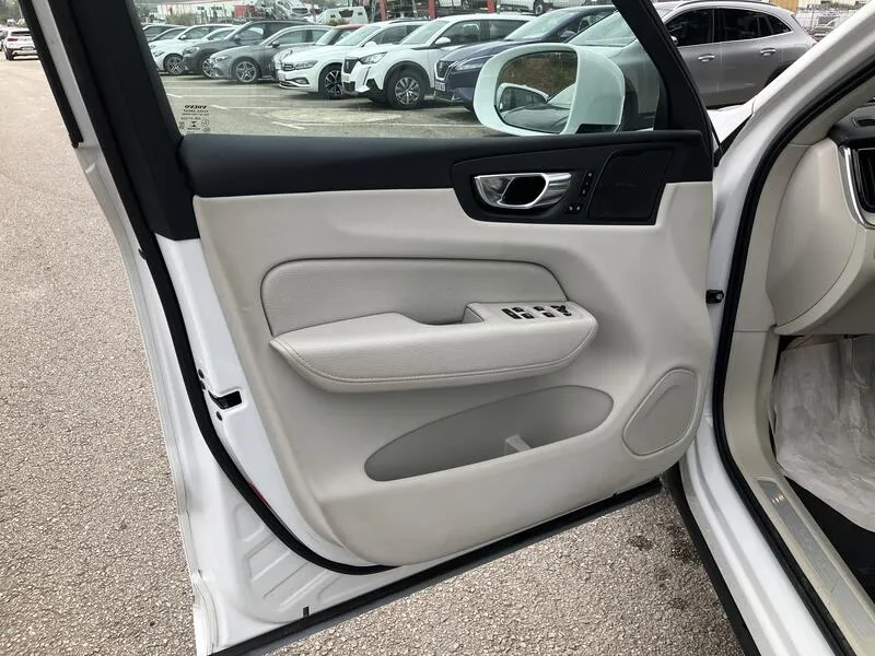 Volvo XC60 2.0 B4 G Inscription - foto 11