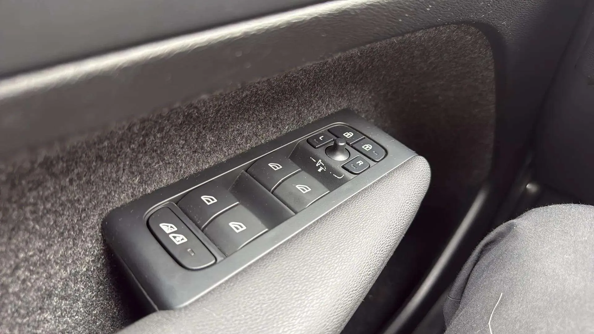 Volvo XC40 2.0 B3 G Core - foto 18