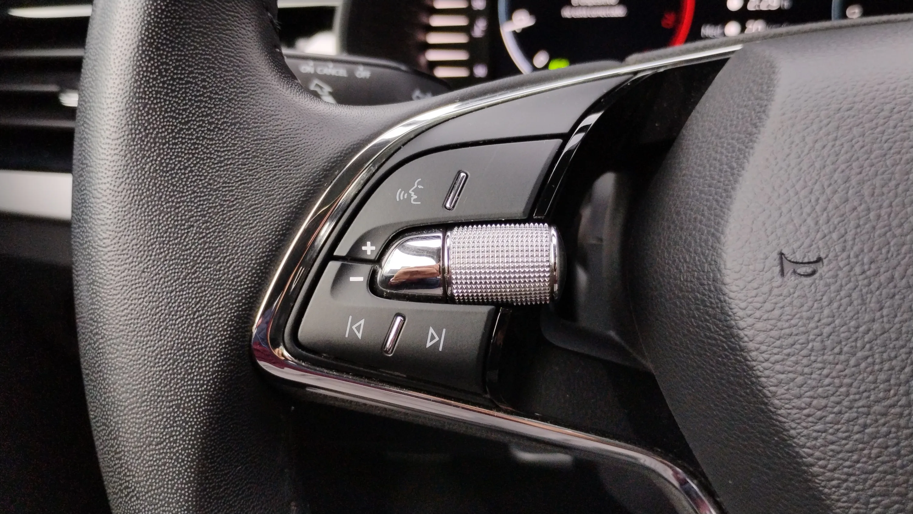 Škoda Kamiq 1.0 TSI DSG Ambition - foto 14