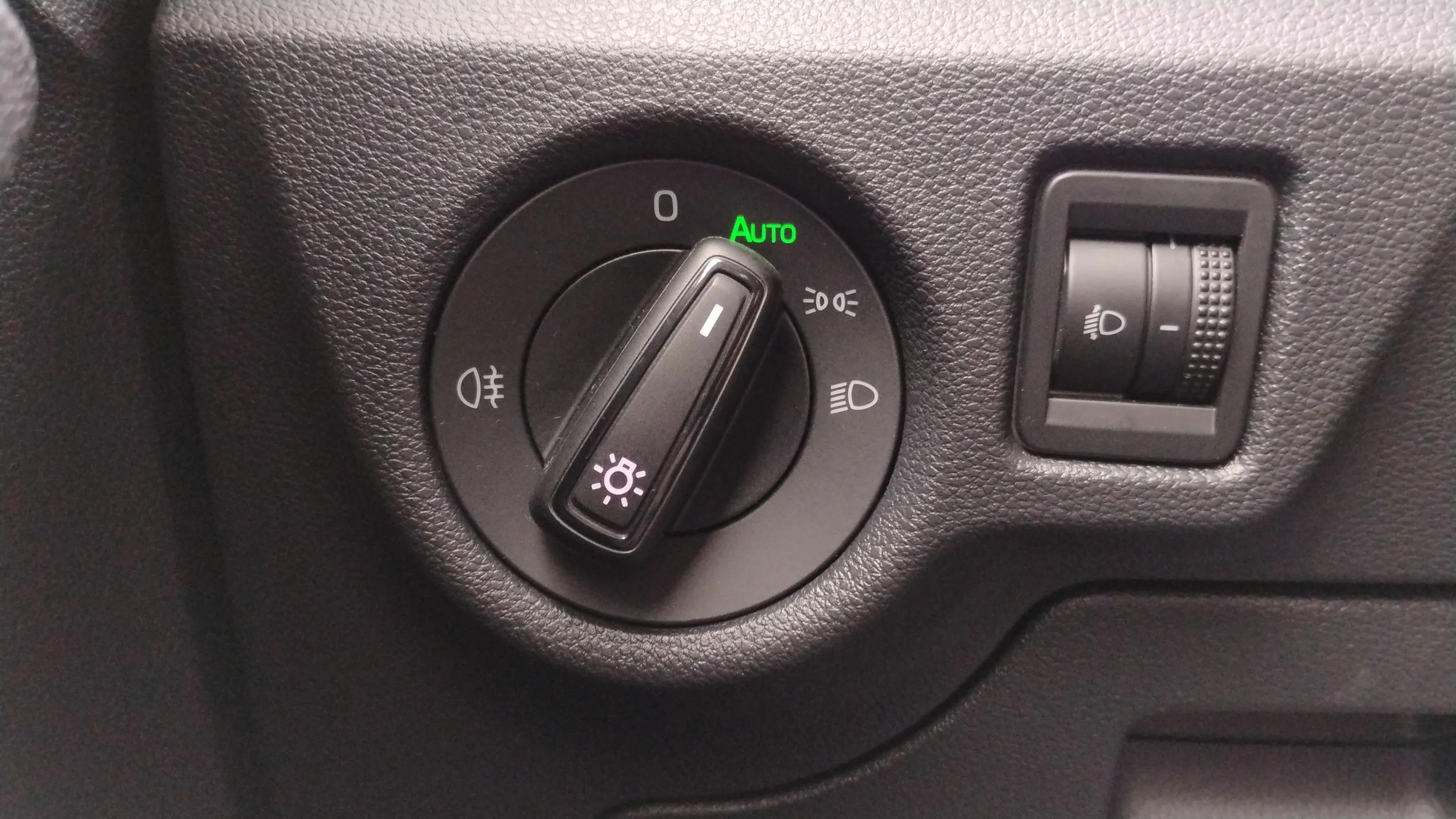 Škoda Kamiq 1.0 TSI DSG Ambition - foto 10