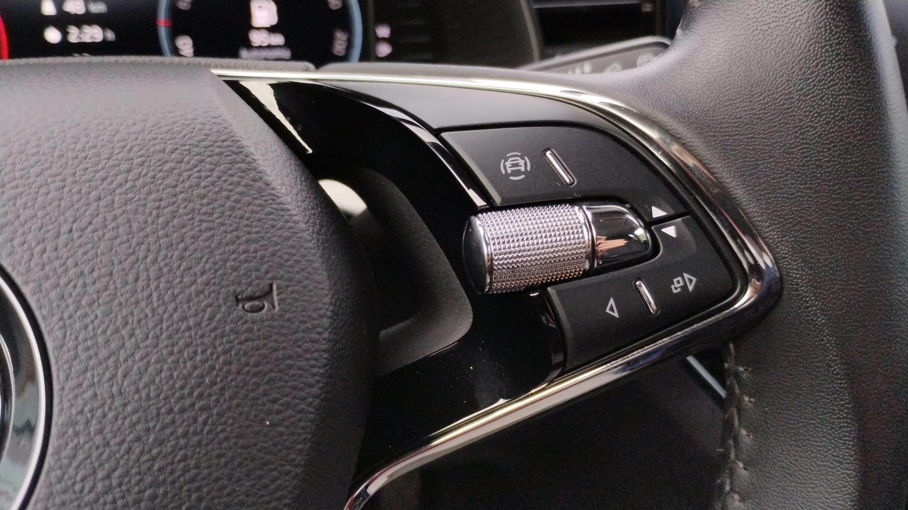 Škoda Kamiq 1.0 TSI DSG Ambition - foto 16