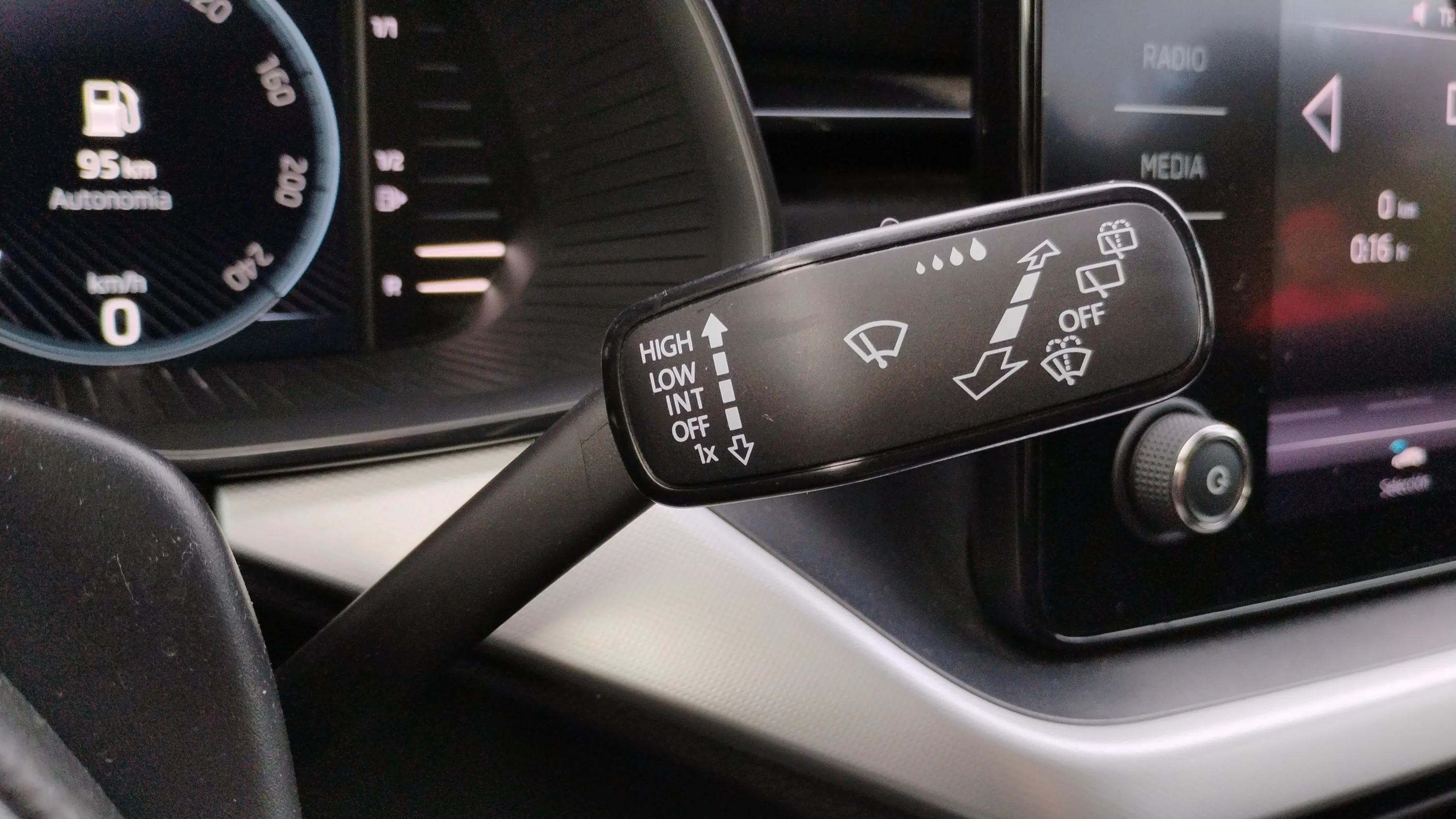 Škoda Kamiq 1.0 TSI DSG Ambition - foto 17