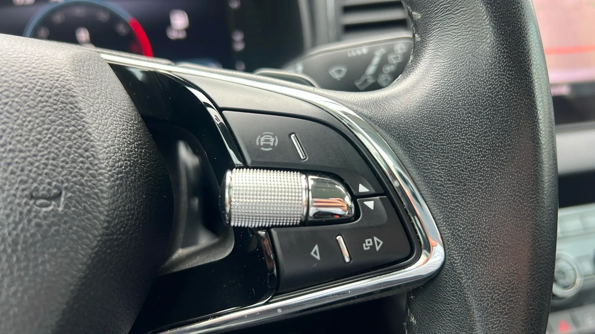 Škoda Karoq 1.5 TSI DSG ACT Design - foto 16