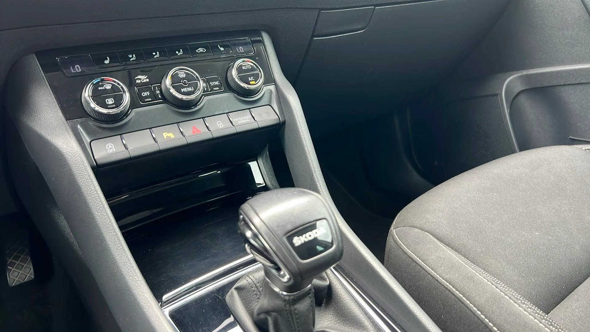 Škoda Karoq 1.5 TSI DSG ACT Design - foto 15