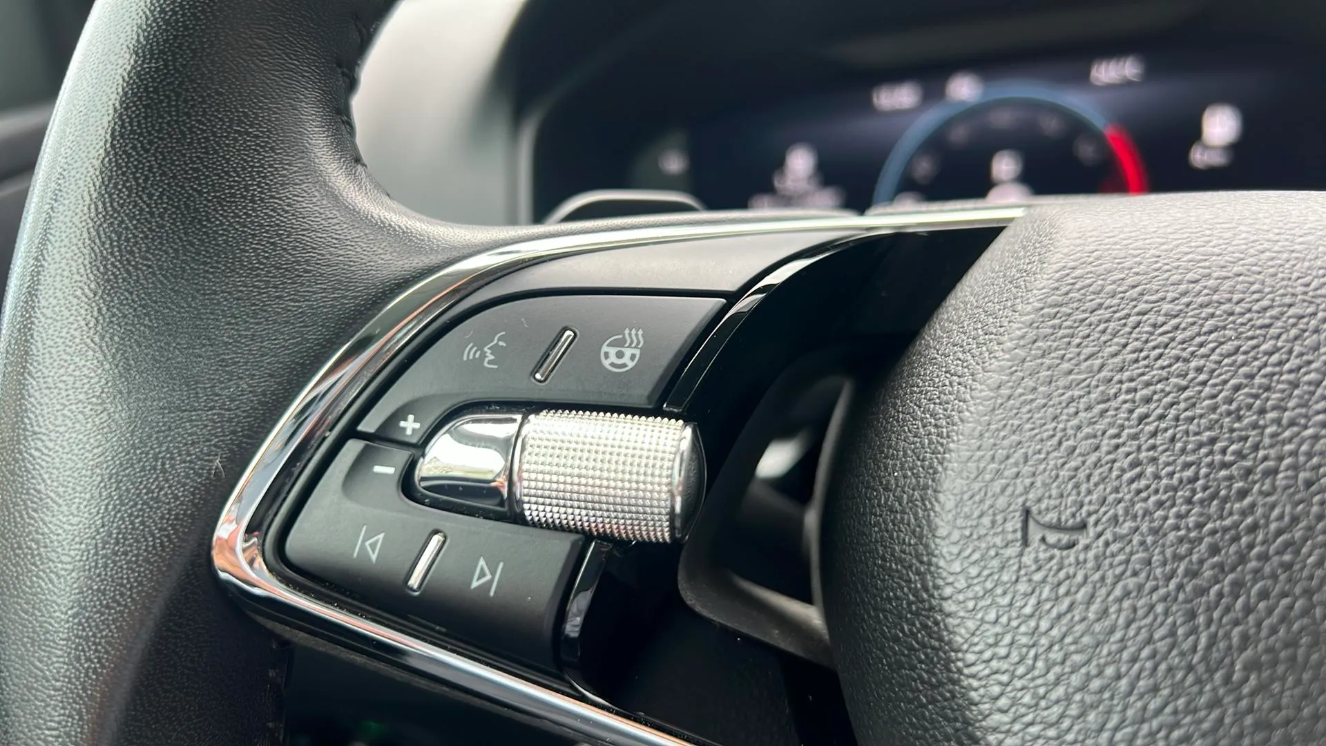 Škoda Karoq 1.5 TSI DSG ACT Design - foto 17