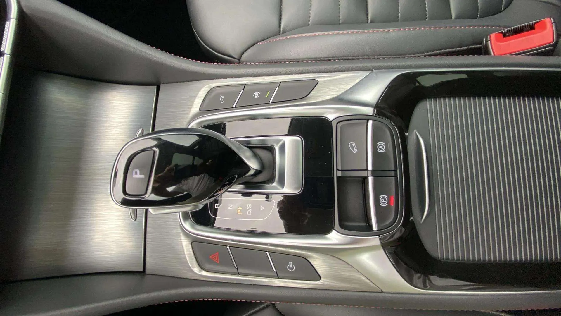 MG HS 1.5 Turbo GDI Luxury DCT - foto 21