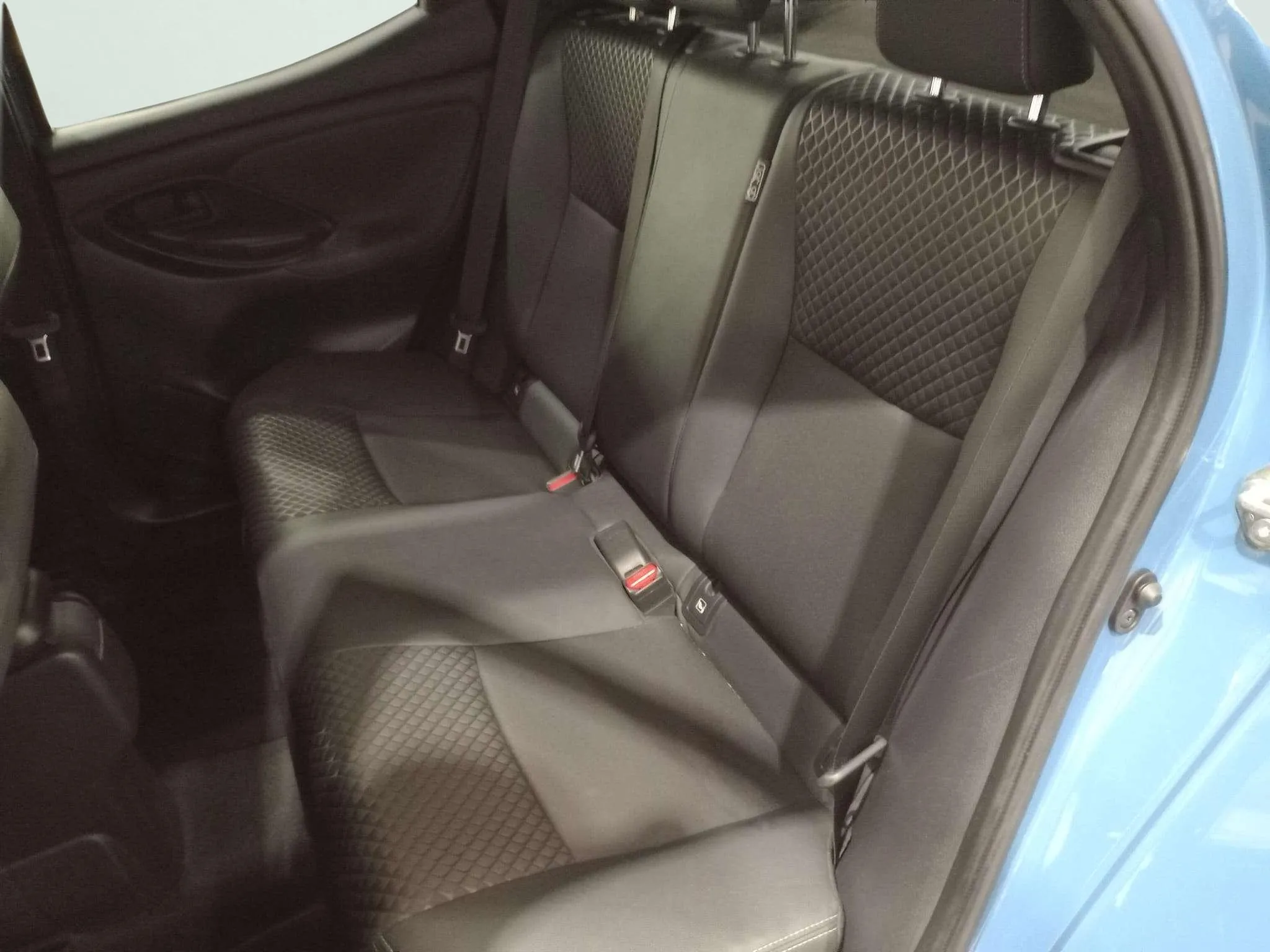 Toyota Yaris 1.5 120H Active Tech - foto 21