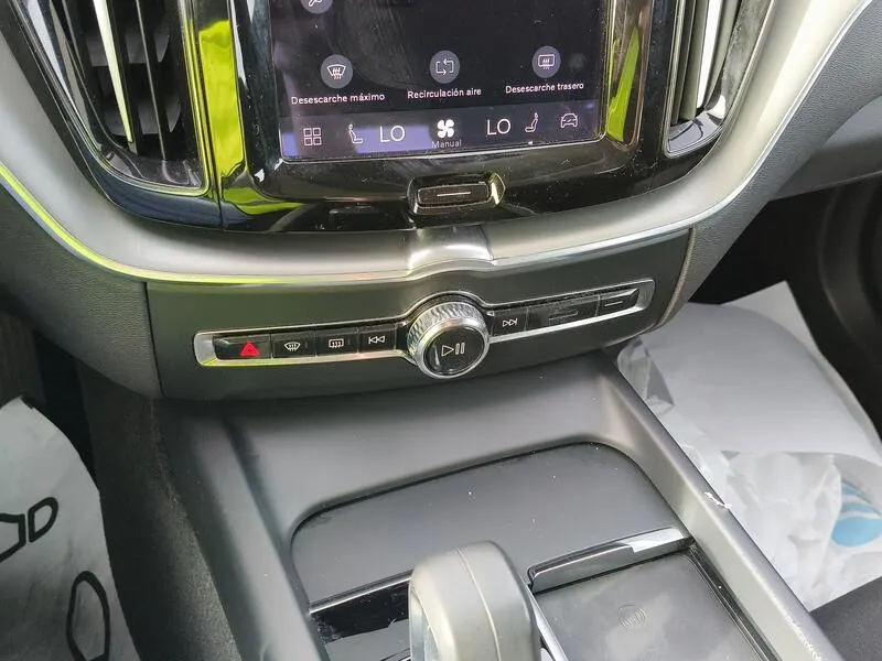 Volvo XC60 2.0 B4 G Momentum Pro - foto 12