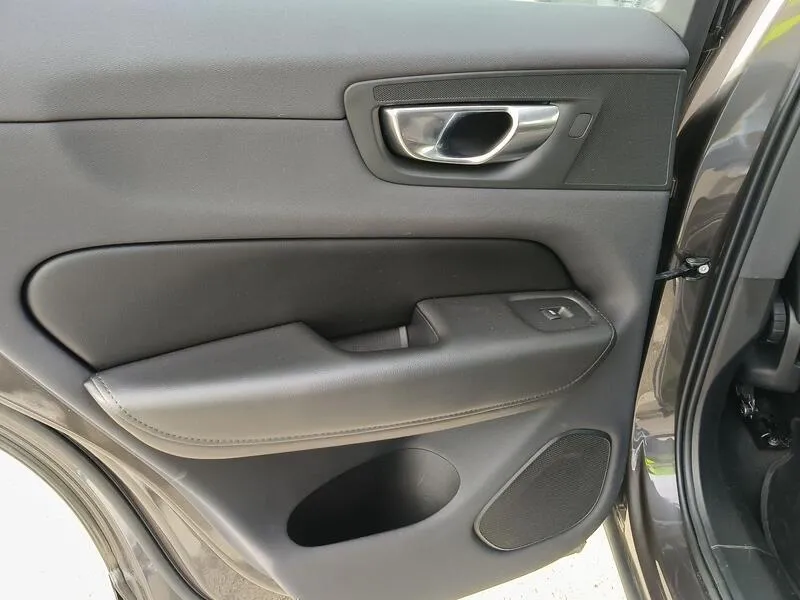 Volvo XC60 2.0 B4 G Momentum Pro - foto 36