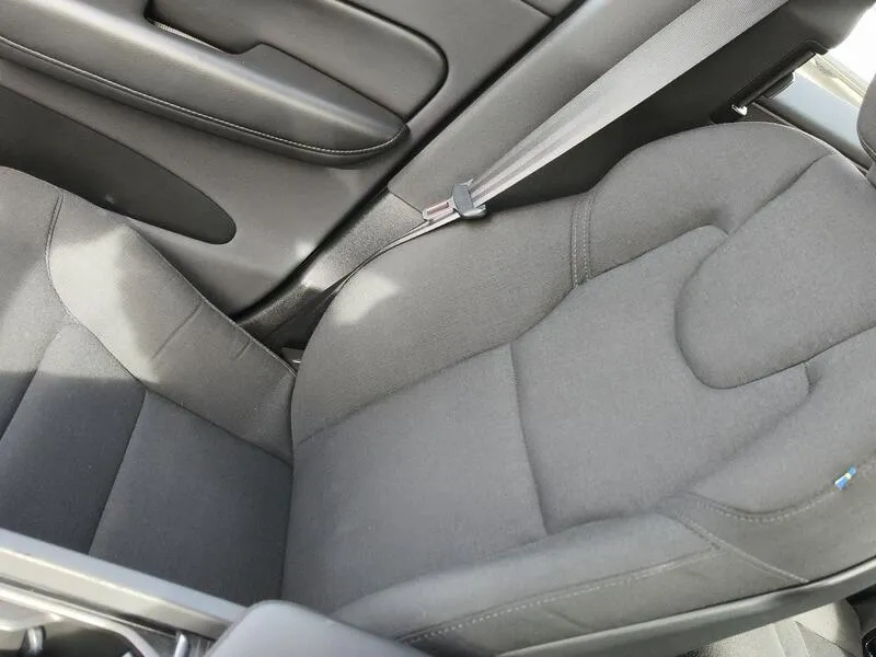Volvo XC60 2.0 B4 G Momentum Pro - foto 22