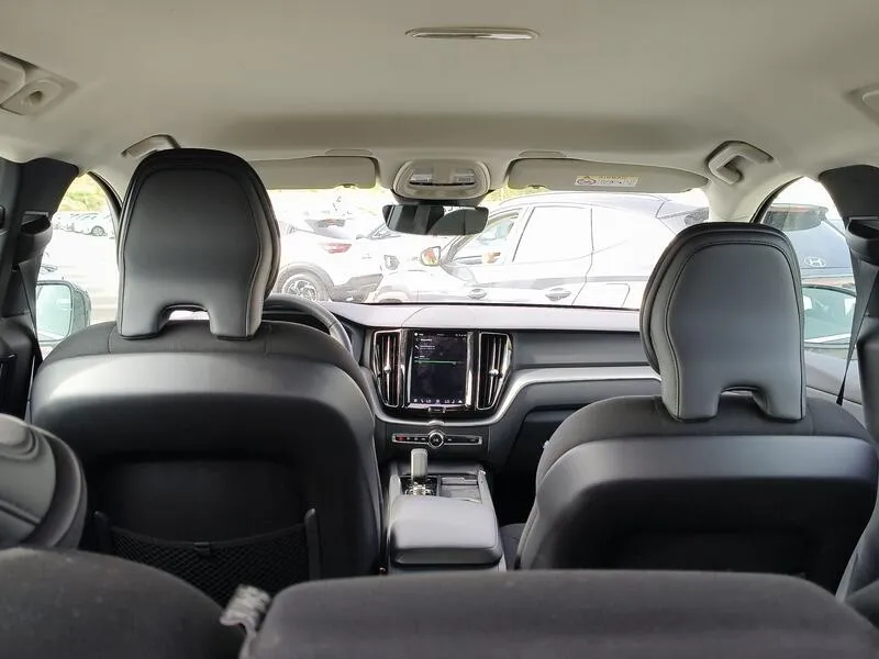 Volvo XC60 2.0 B4 G Momentum Pro - foto 39