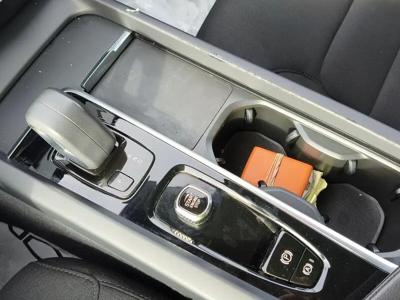 Volvo XC60 2.0 B4 G Momentum Pro - foto 13
