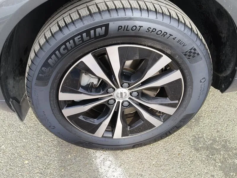 Volvo XC60 2.0 B4 G Momentum Pro - foto 47