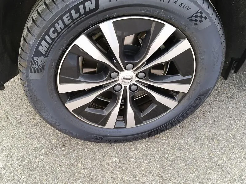 Volvo XC60 2.0 B4 G Momentum Pro - foto 42
