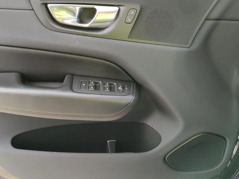 Volvo XC60 2.0 B4 G Momentum Pro - foto 30