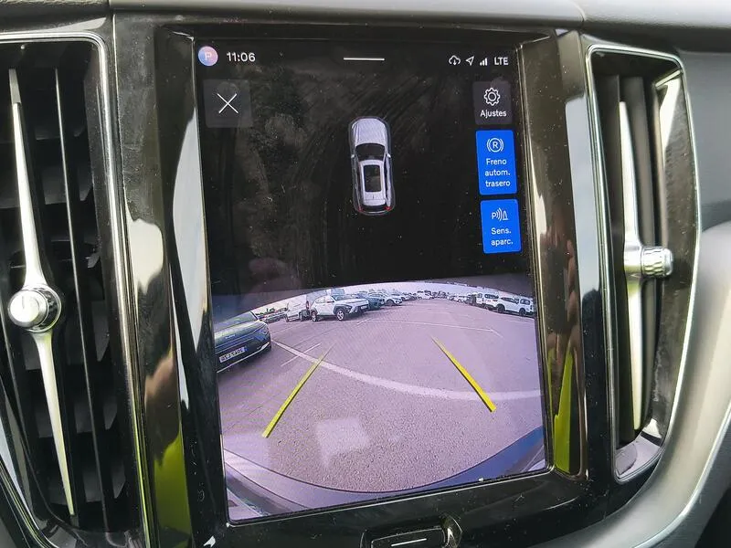 Volvo XC60 2.0 B4 G Momentum Pro - foto 17