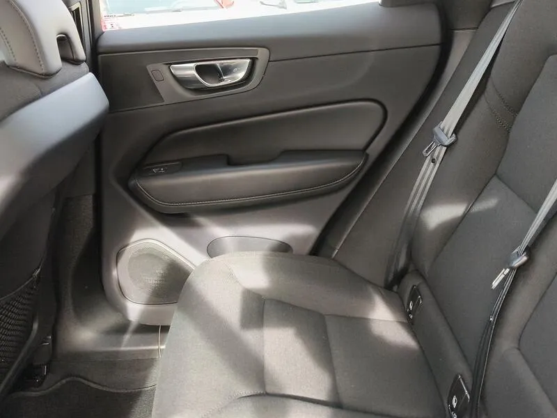 Volvo XC60 2.0 B4 G Momentum Pro - foto 33