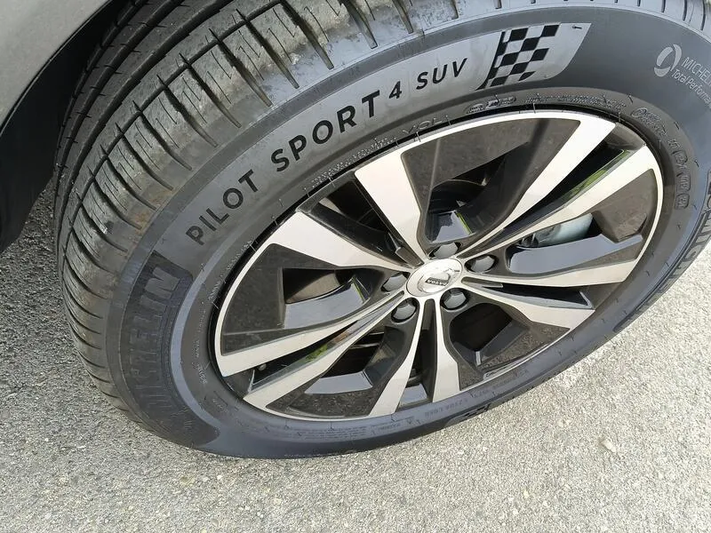 Volvo XC60 2.0 B4 G Momentum Pro - foto 43