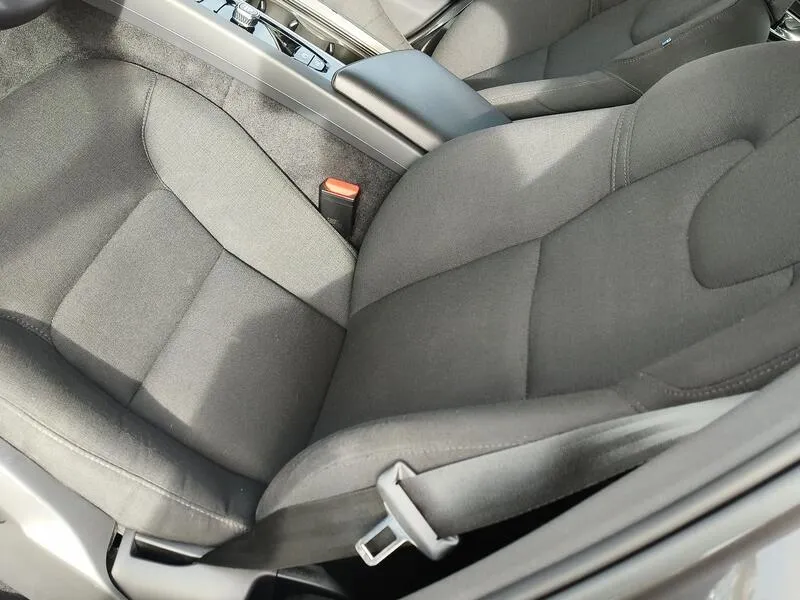 Volvo XC60 2.0 B4 G Momentum Pro - foto 31