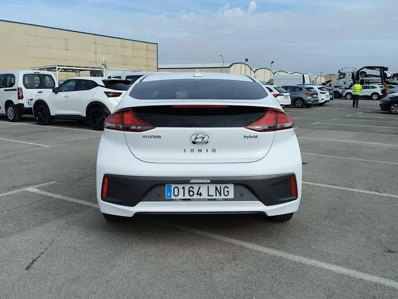 Hyundai Ioniq 2019 berlina con porton 1.6 GDI HEV Klass DCT - foto 5