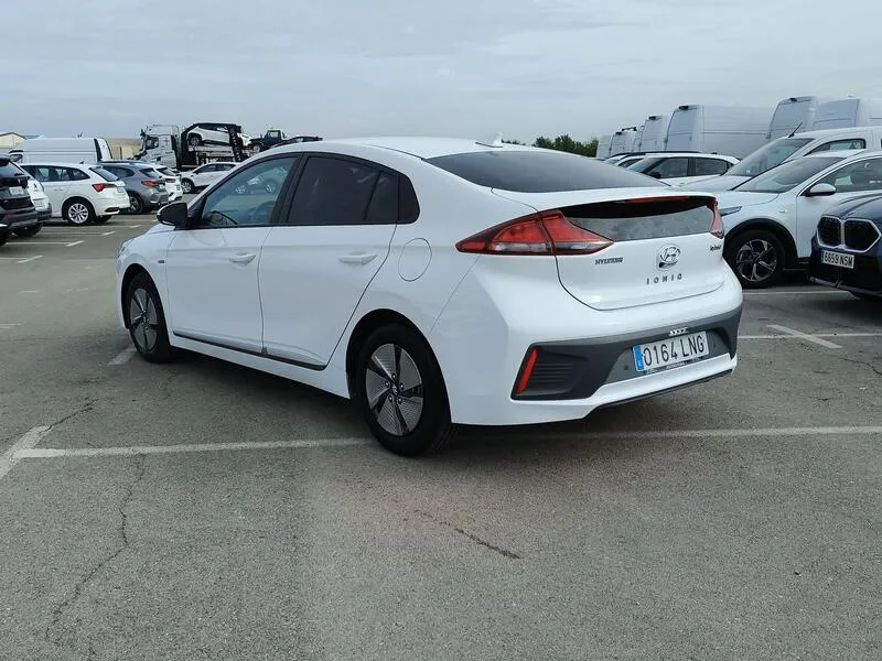 Hyundai Ioniq 2019 berlina con porton 1.6 GDI HEV Klass DCT - foto 4