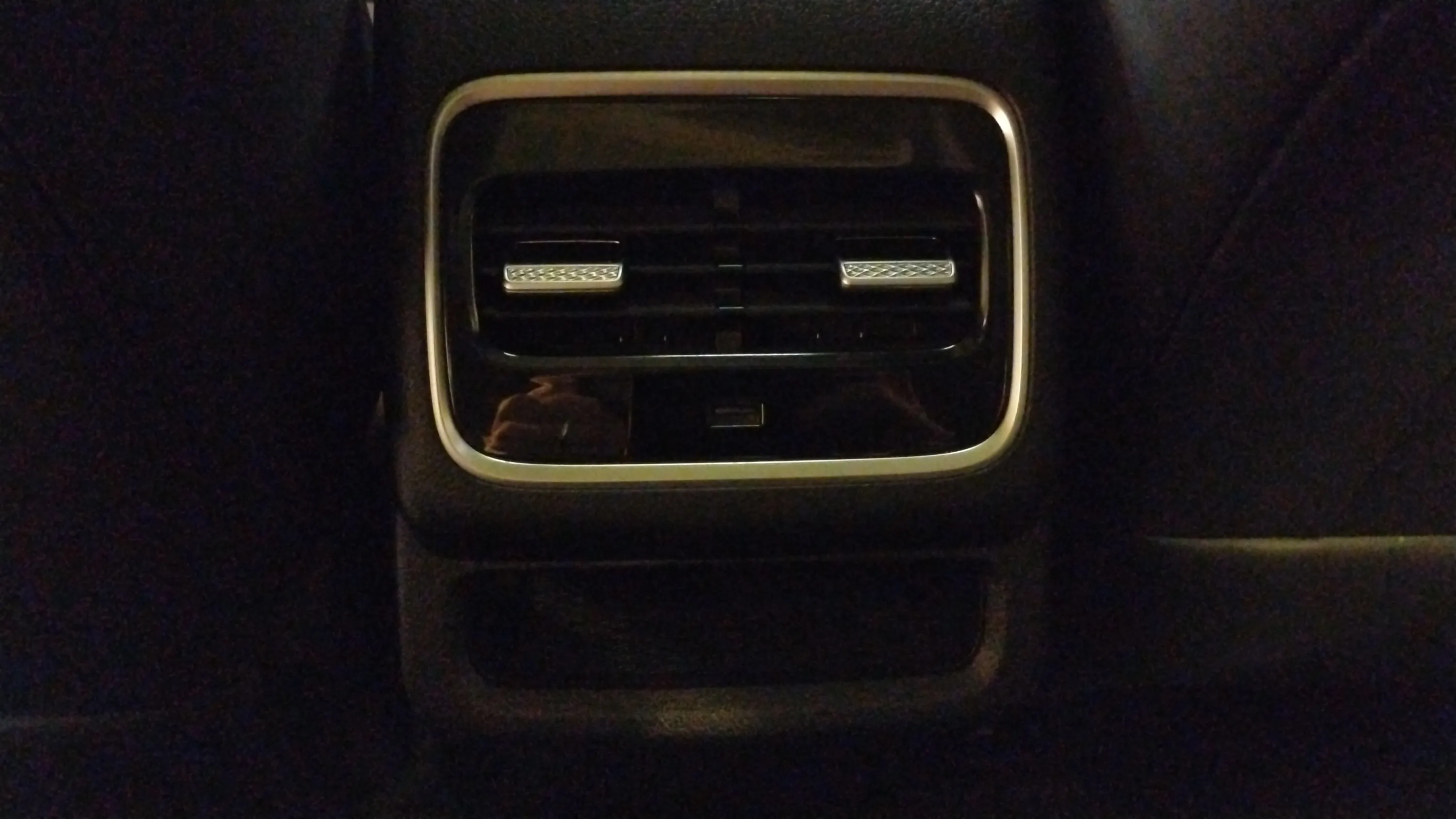 Ebro s700 1.5 T-GDi PHEV Luxury E-CVT - foto 34
