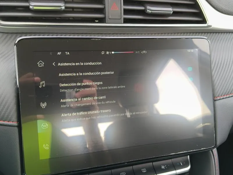 MG ZS 1.5 Luxury (AC) - foto 16