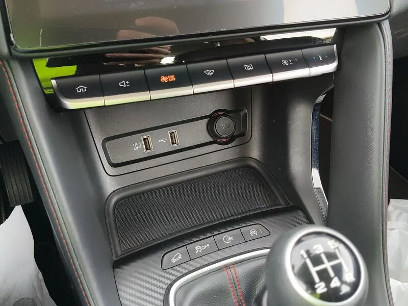 MG ZS 1.5 Luxury (AC) - foto 12