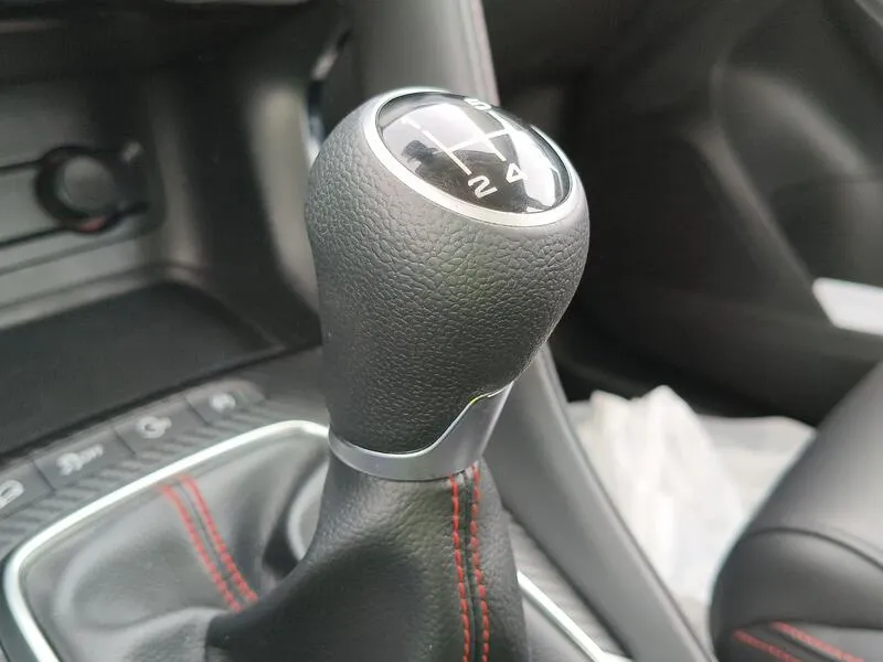 MG ZS 1.5 Luxury (AC) - foto 14